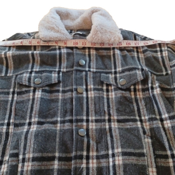 Mystree Shacket, size small,  perfect for school, camping! Great colors . - Picture 11 of 13